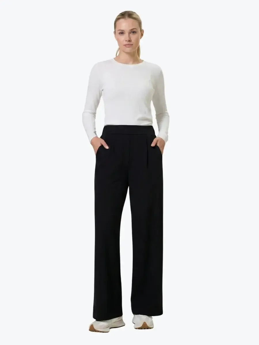 Ria Pant / Black